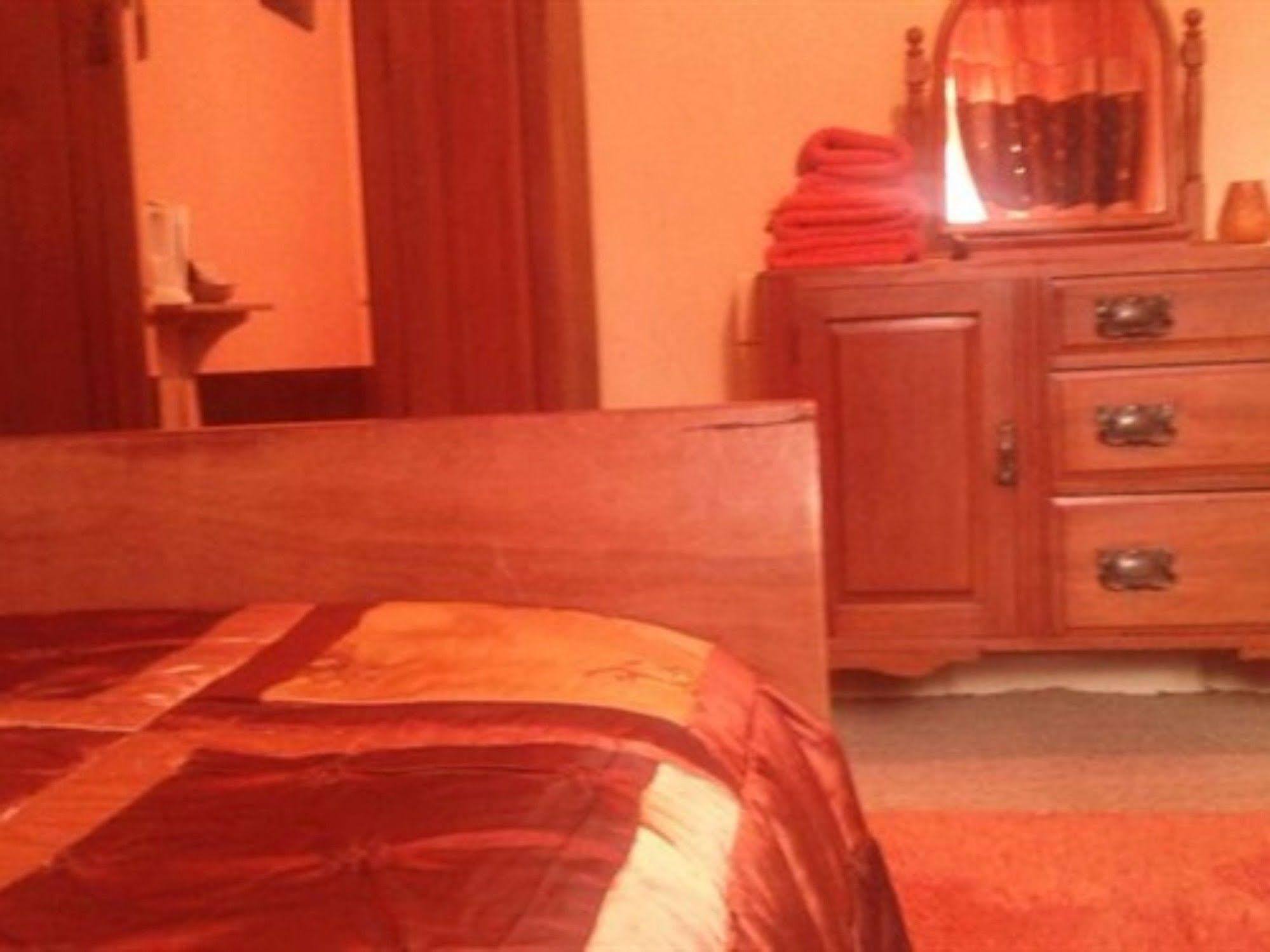 Sunset House Chambres De Hotes Magnac-Laval Экстерьер фото